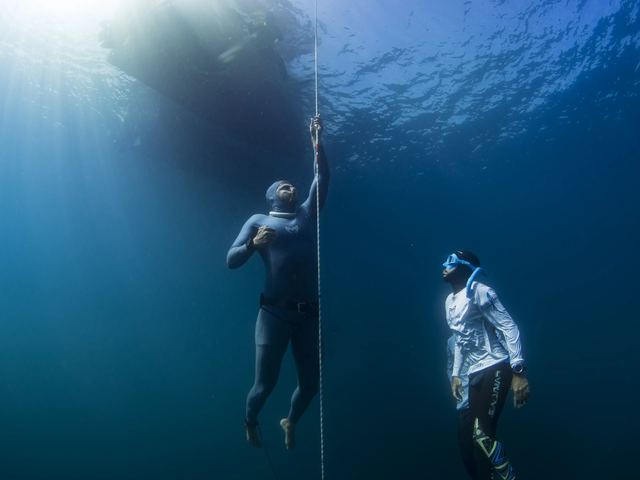 Ascending the line with safety diver